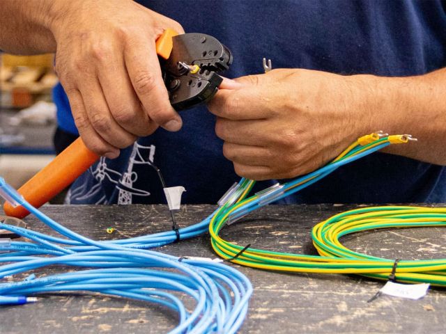 Fabricação e Montagem de Chicote Elétrico